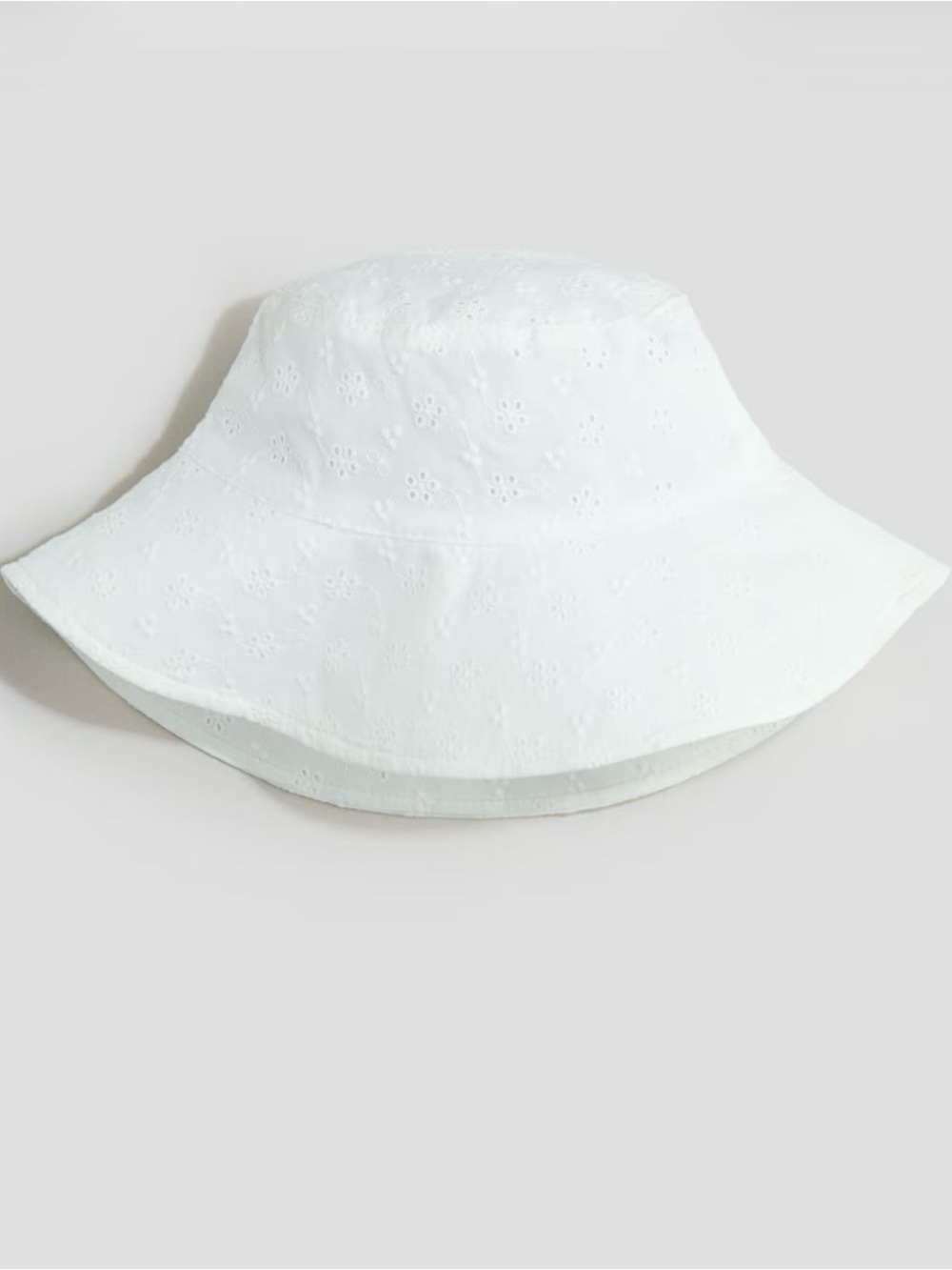 H&M White Eyelet Bucket Hat Size 6-10 Years